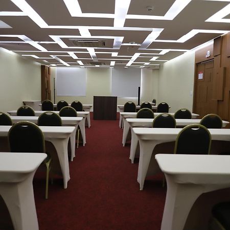 Ramada By Wyndham Manaus Torres Center Hotel Екстериор снимка