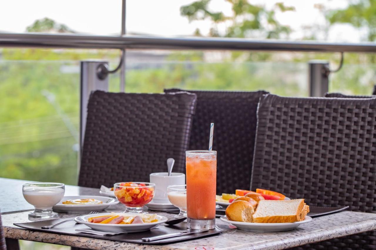 Ramada By Wyndham Manaus Torres Center Hotel Екстериор снимка